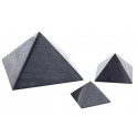 Šungitová pyramida neleštěná 7x7 cm